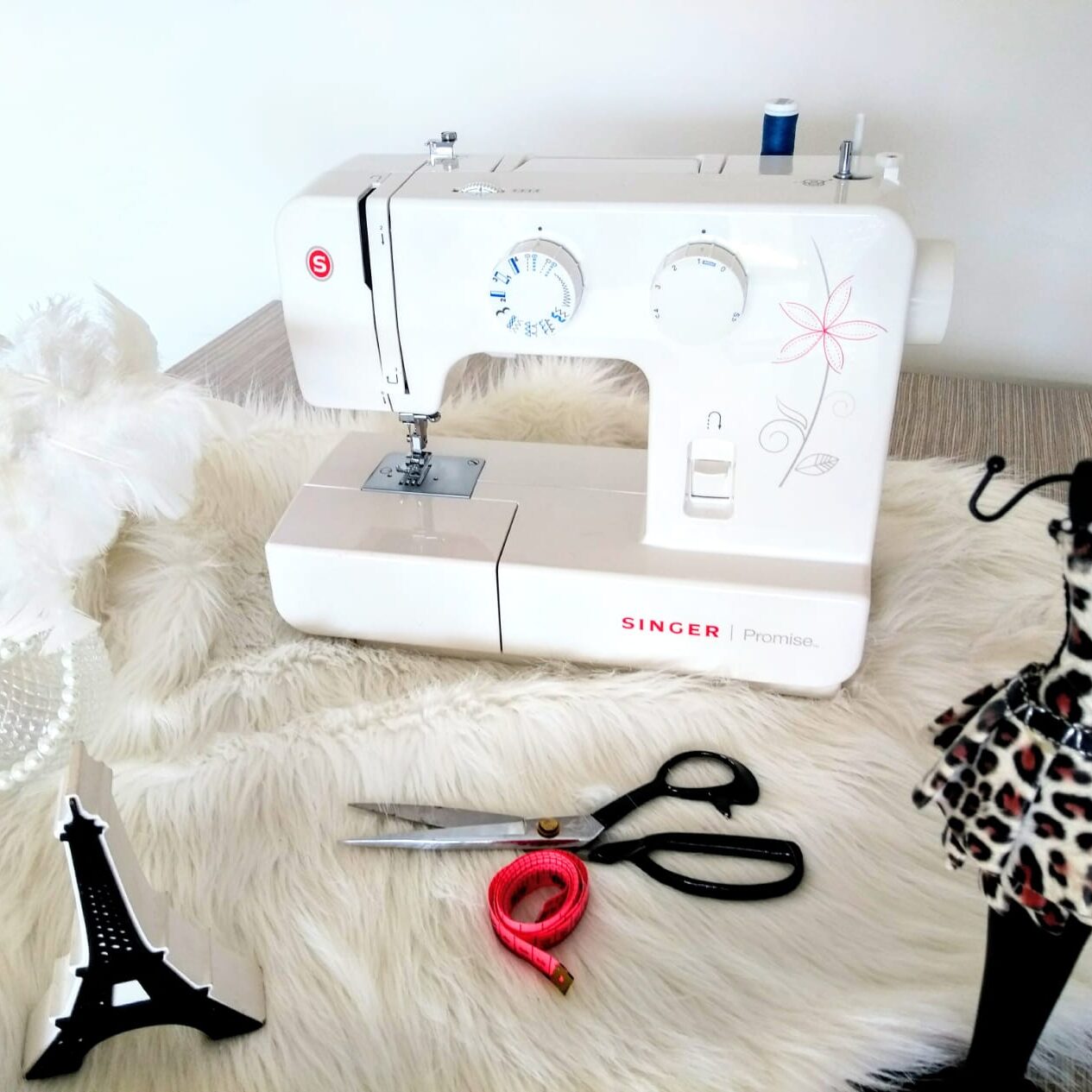 DIY- sewing machine, scissors by axdei.com